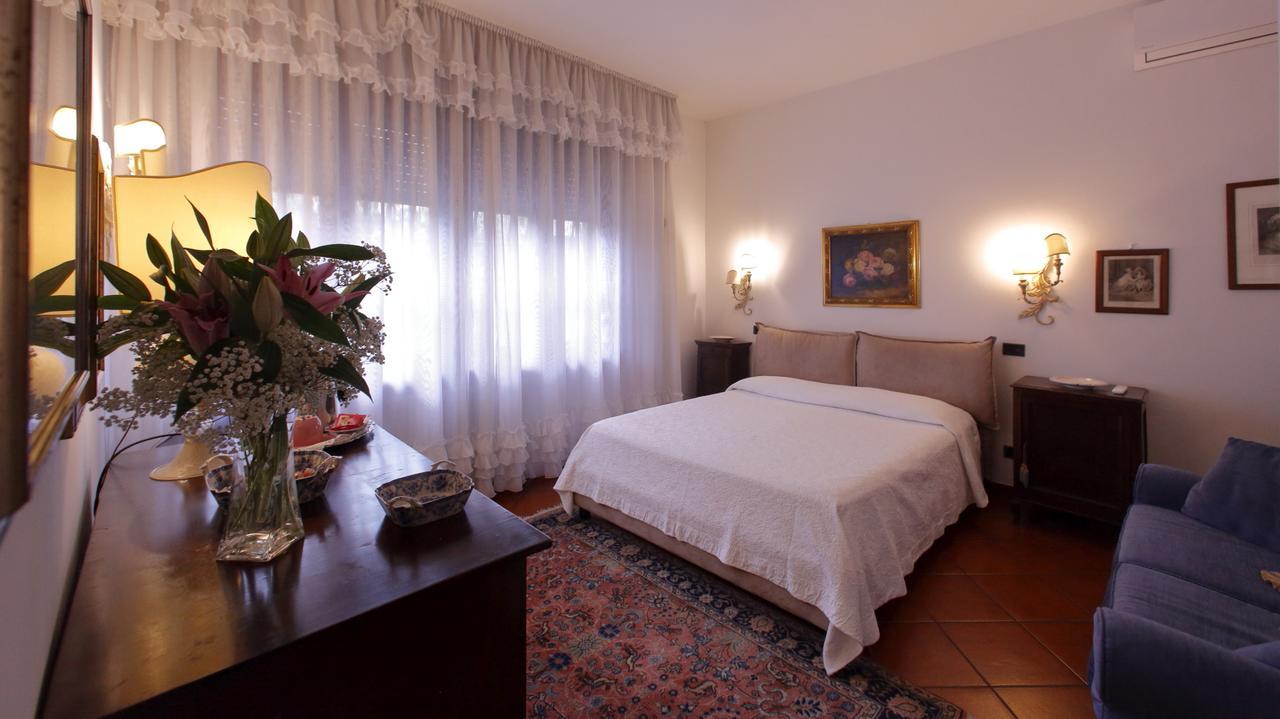 B&B Domus סירמיונה מראה חיצוני תמונה